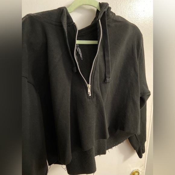 Black distressed cropped hoodie - Picture 4 of 4